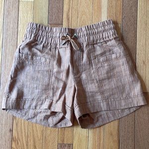 Athleta Cabo Linen Textured 4 inch short